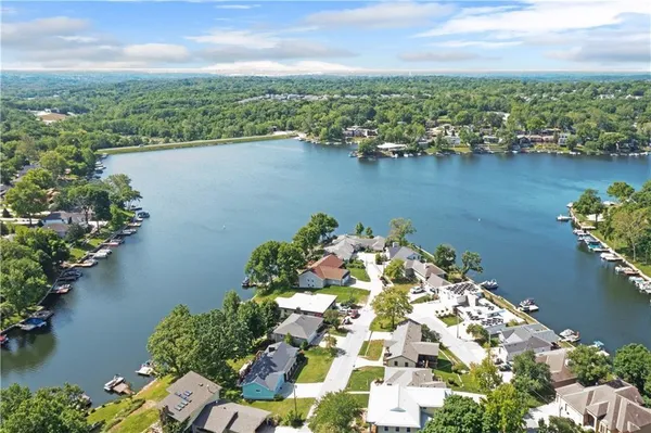 $1,650,000 | 223 North Shore Drive, Lake Waukomis, MO 64151