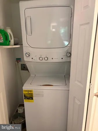 $2,000 | 11645 Stoneview Square, Unit 1B, Reston, VA 20191