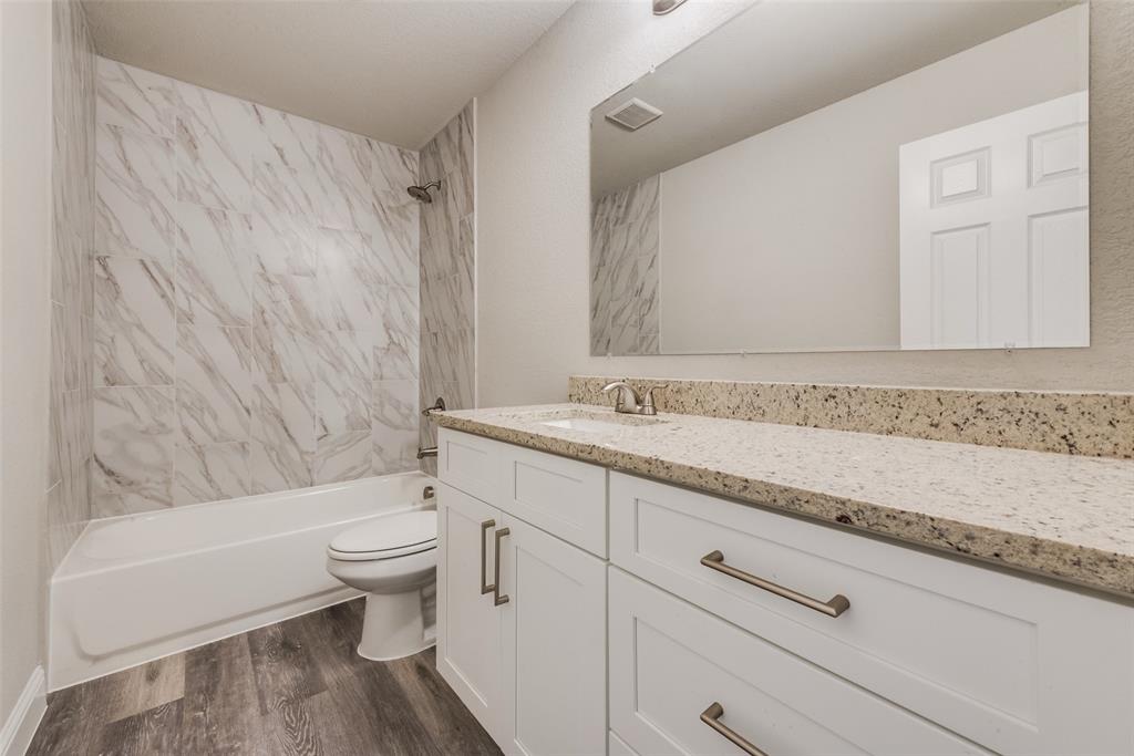 3153 Stag Road Dallas, TX 75241 - Photo 9 of 15 a bathroom with a sink a toilet and a bathtub