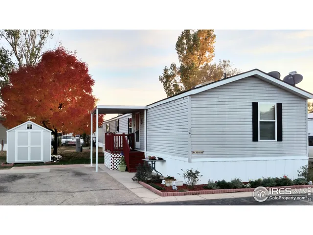 a black and white photo of a house