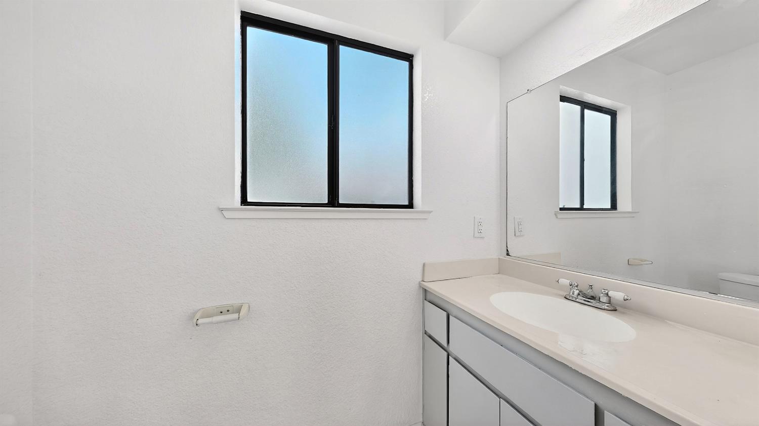 3632 La Mancha Place Turlock, CA 95382 - Photo 12 of 31 a bathroom with a sink and a mirror