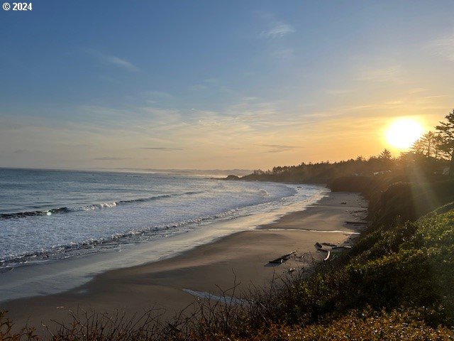 89181 Lighthouse Way Coos Bay, OR 97420 - Photo 8 of 47