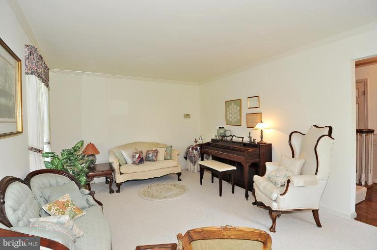 3673 Meadowvale Road Ellicott City, MD 21042 - Photo 4 of 15 Living Room