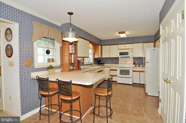 3673 Meadowvale Road Ellicott City, MD 21042 - Photo 7 of 15 Kitchen