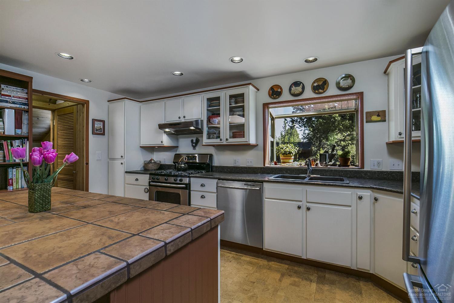63460 Hamehook Road Bend, OR 97701 - Photo 5 of 25 Additional Photo