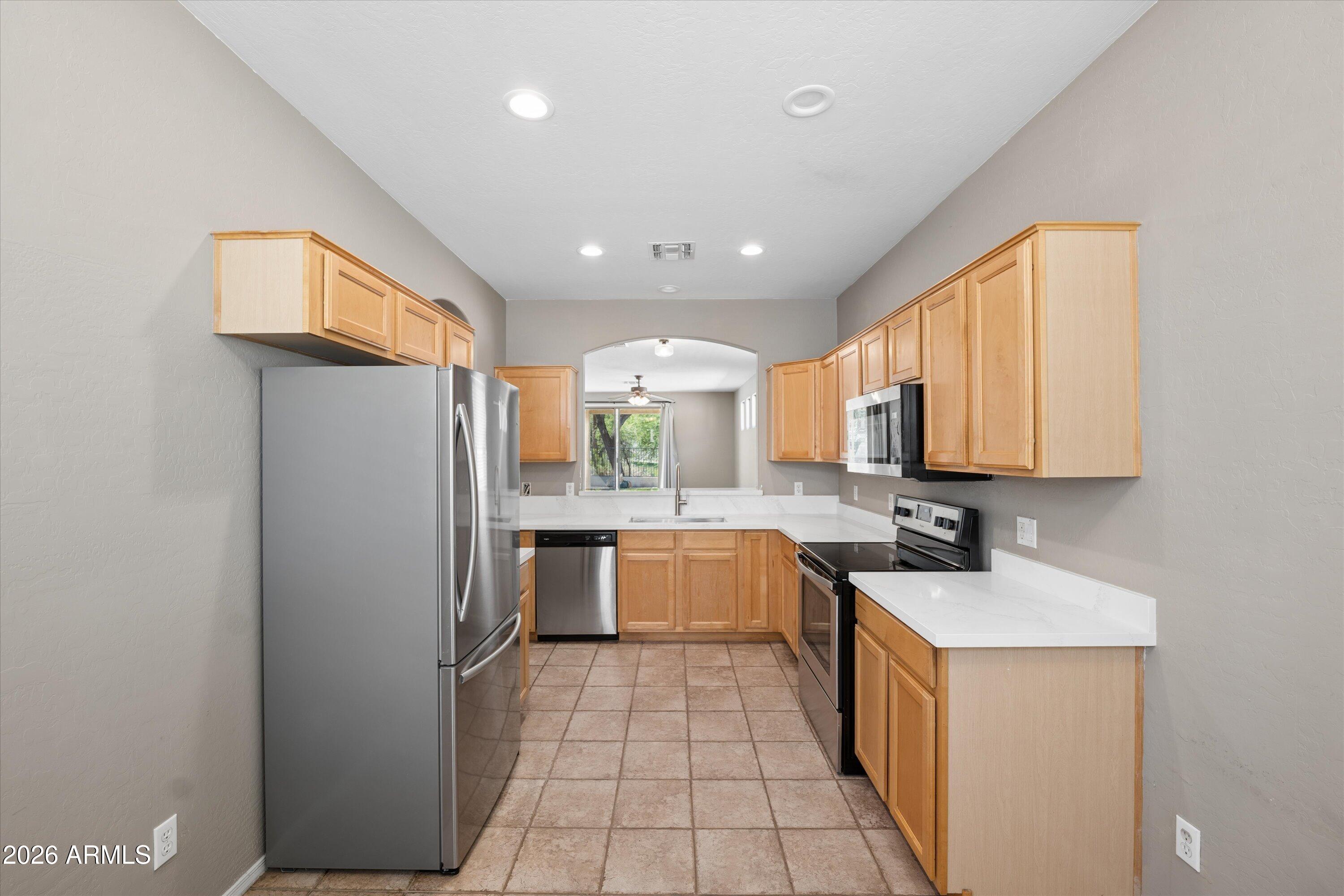 2519 East Fremont Road Phoenix, AZ 85042 - Photo 6 of 27 20-P1762741