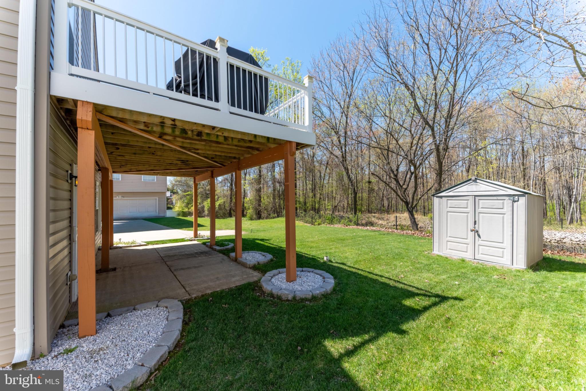 60 6 Point Court Baltimore, MD 21244 - Photo 26 of 28 a view of a house with backyard and porch