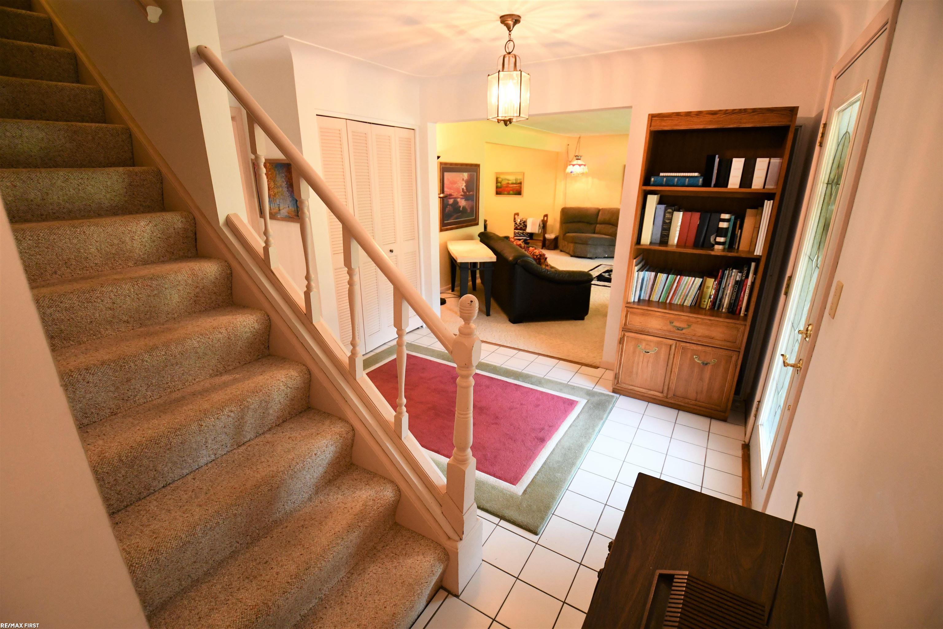 633 Lynndale Drive Rochester, MI 48309 - Photo 17 of 32 50117772-16.JPG