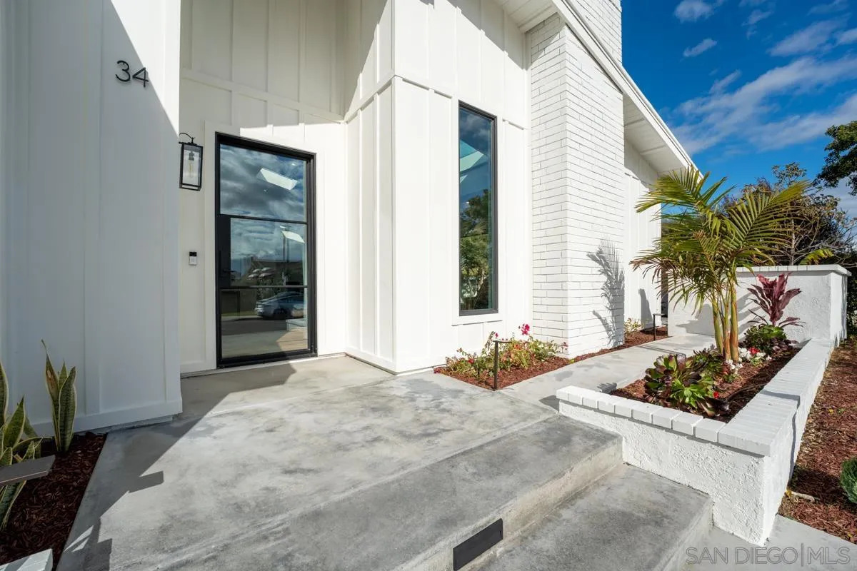 34 Jetty Drive Corona del Mar, CA 92625 - Photo 3 of 33 a bedroom with a bed and a potted plant