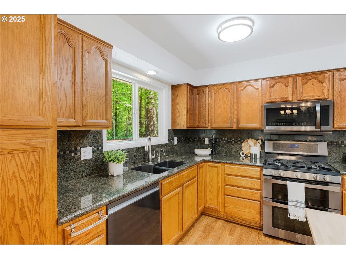 9241 Southwest Arapaho Road Tualatin, OR 97062 - Photo 16 of 44 Gallery Image 16