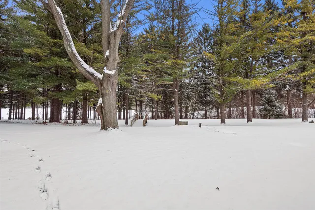 $599,900 | 11120 Hidden Valley Drive, Cedarburg, WI 53012