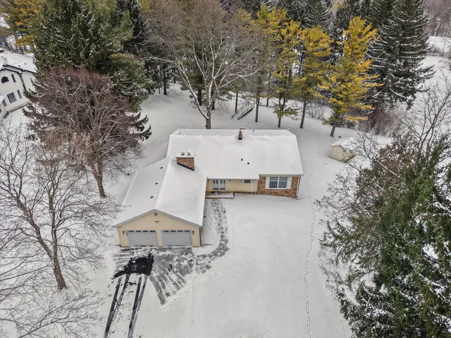 $599,900 | 11120 Hidden Valley Drive, Cedarburg, WI 53012