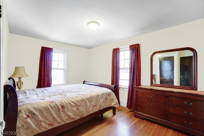 33 Becker Terrace Irvington, NJ 07111 - Photo 5 of 12