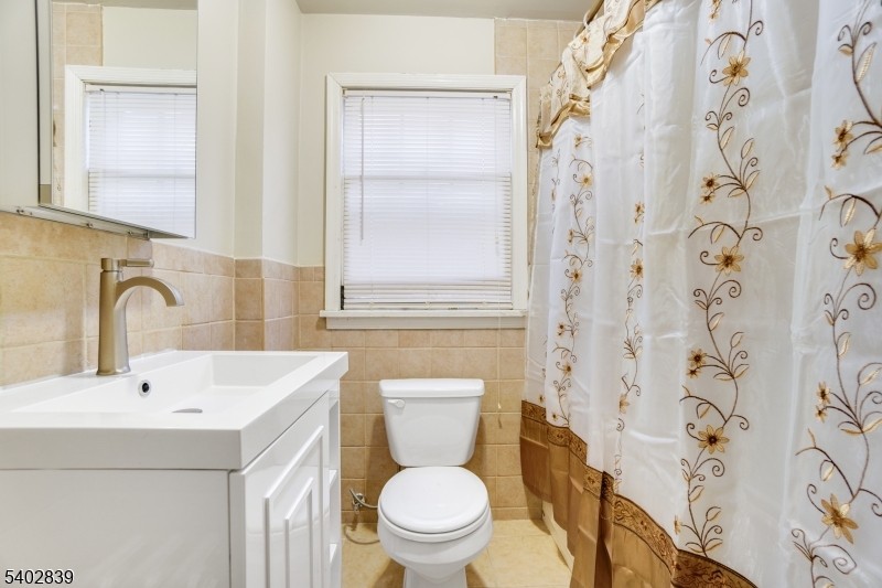 33 Becker Terrace Irvington, NJ 07111 - Photo 9 of 12