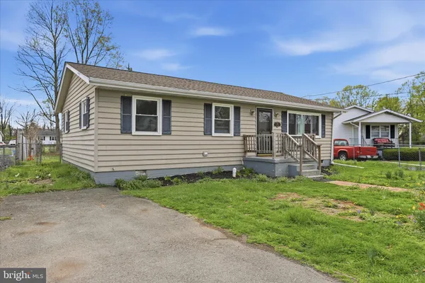 a front view of house with yard