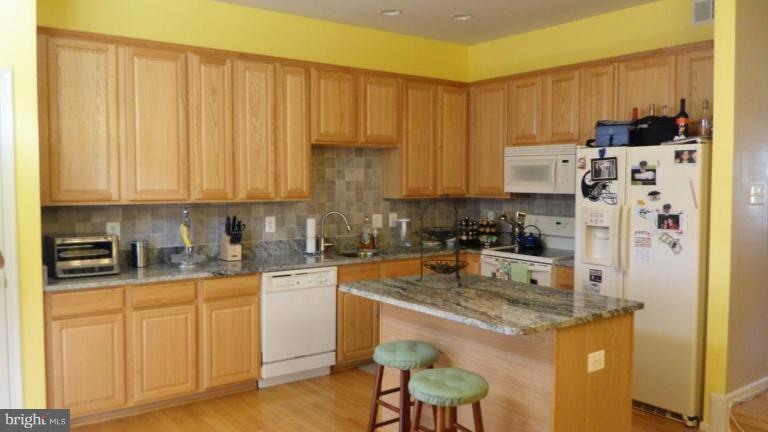 37 Inkberry Circle Gaithersburg, MD 20877 - Photo 2 of 10 Kitchen