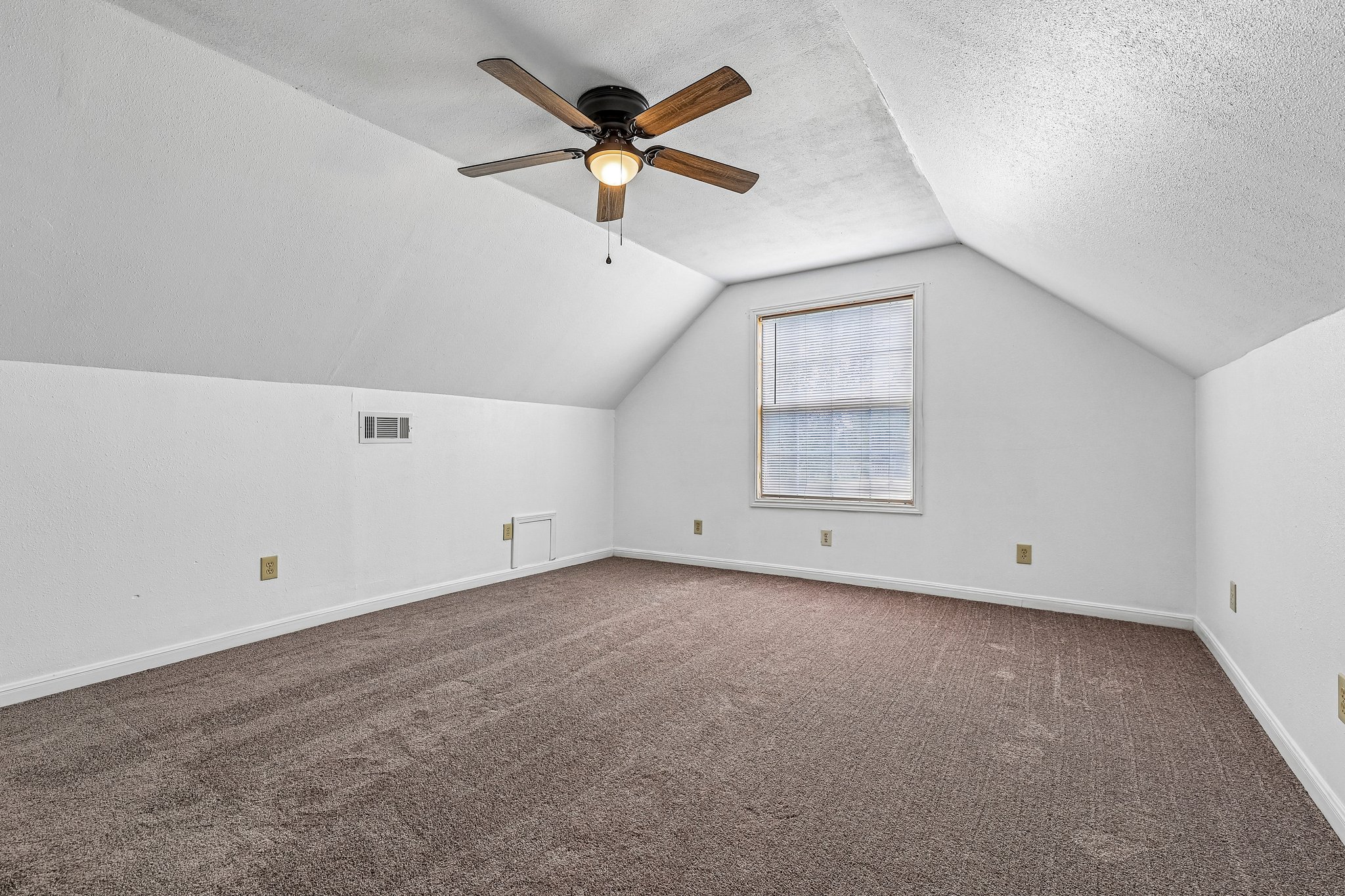 122 Dodd Preston Road Elgin, TX 78621 - Photo 25 of 37
