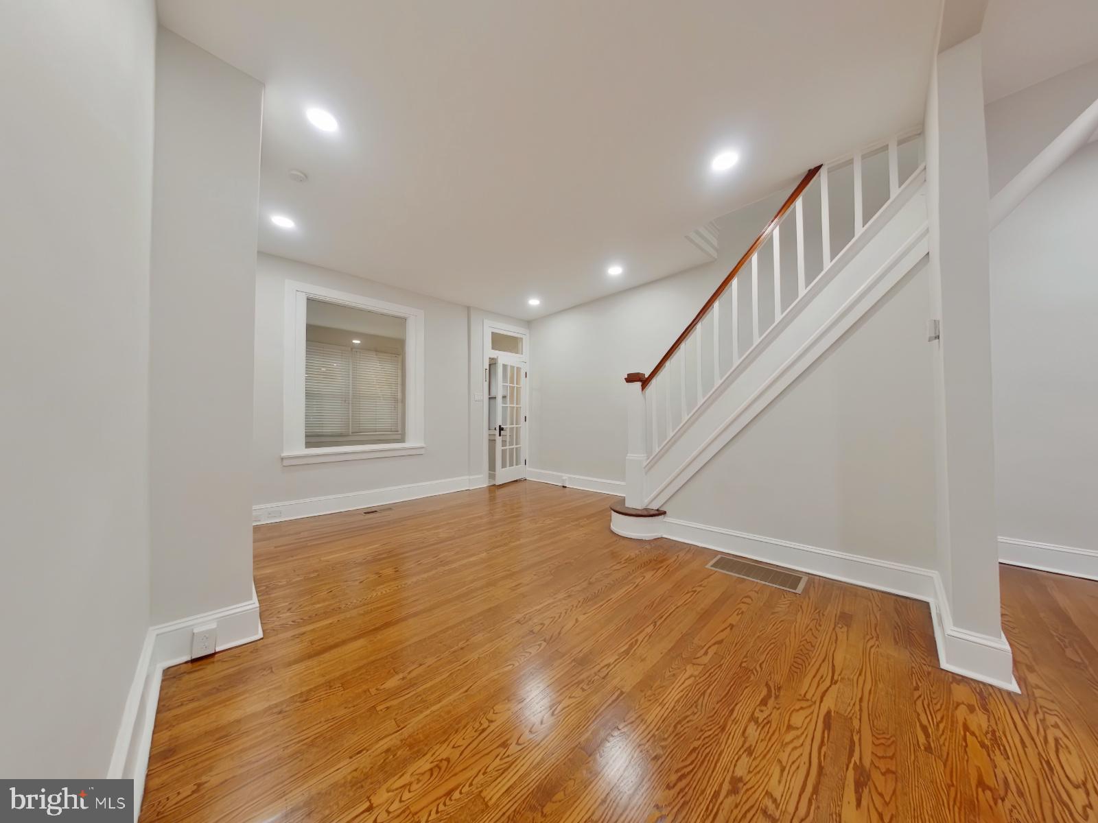 4442 Edgemont Street Philadelphia, PA 19137 - Photo 7 of 28 Living Room