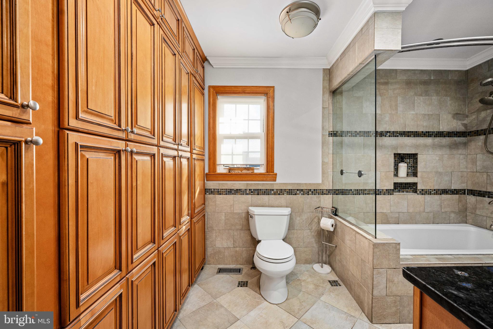 224 Prince Street Northeast Leesburg, VA 20176 - Photo 39 of 84 a bathroom with a toilet a sink and tub