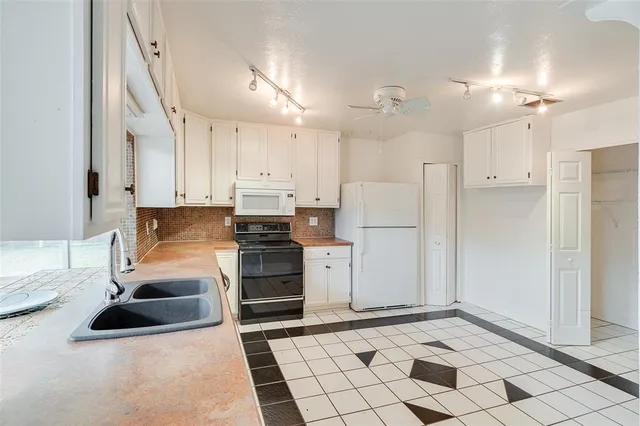 $2,350 | 1441 Everglades Drive, Plano, TX 75023