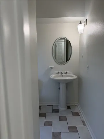 $2,500 | 1025 Fountain View Drive, Houston, TX 77057