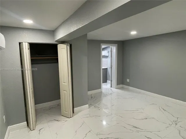 a view of empty room with window