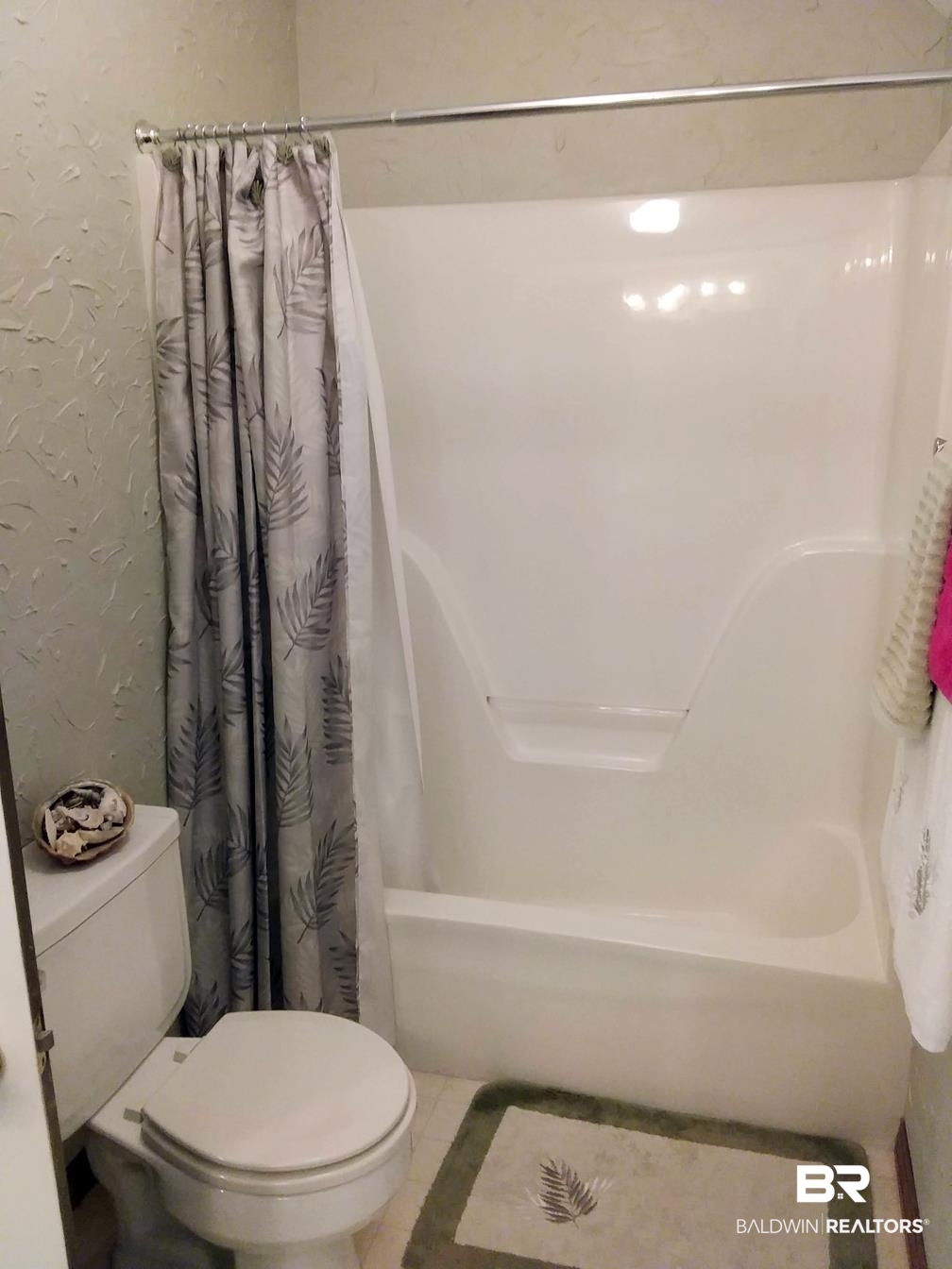 10097 Boynton Road Elberta, AL 36530 - Photo 35 of 49 Hall bathroom