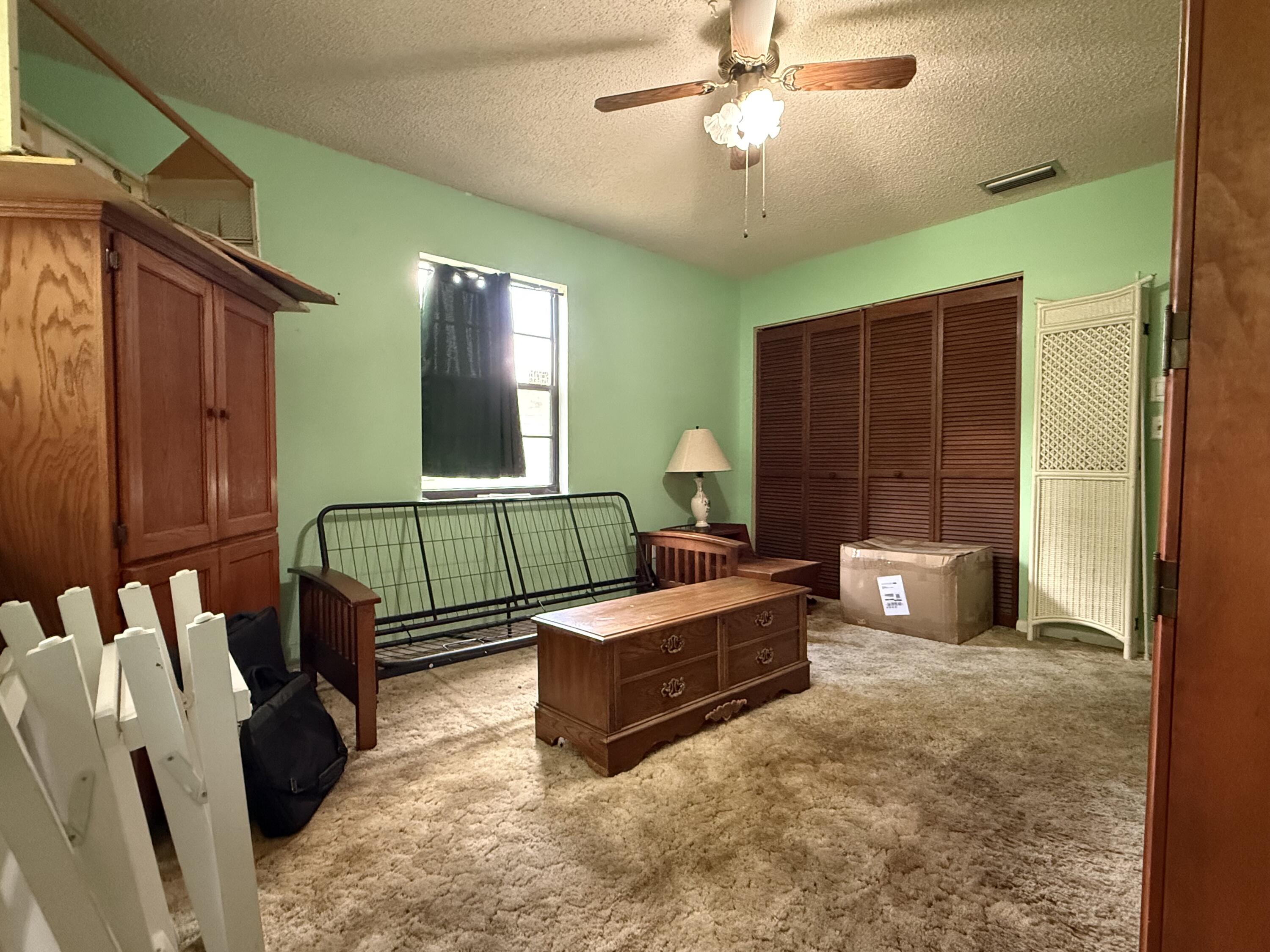945 33rd Avenue Southwest Vero Beach, FL 32968 - Photo 15 of 22 a living room with furniture