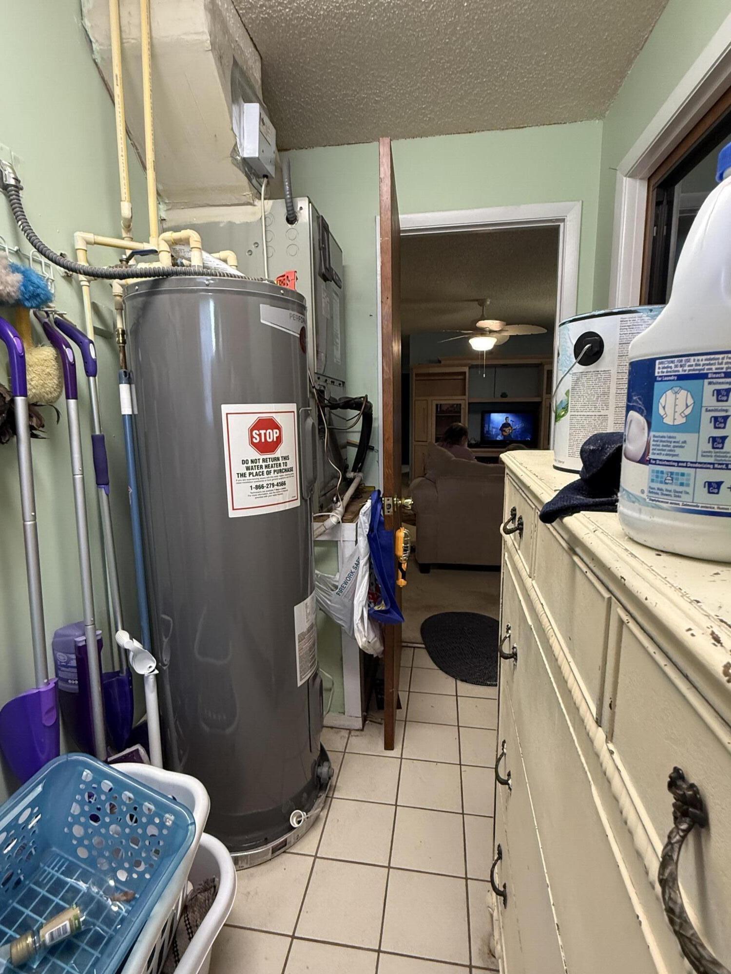 945 33rd Avenue Southwest Vero Beach, FL 32968 - Photo 21 of 22 a room with lots of appliances and a window