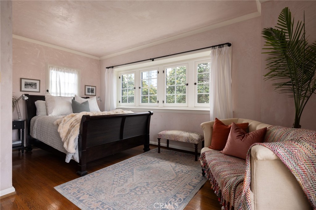 100 Temple Avenue Long Beach, CA 90803 - Photo 32 of 57 a bedroom with a bed couch and a large window