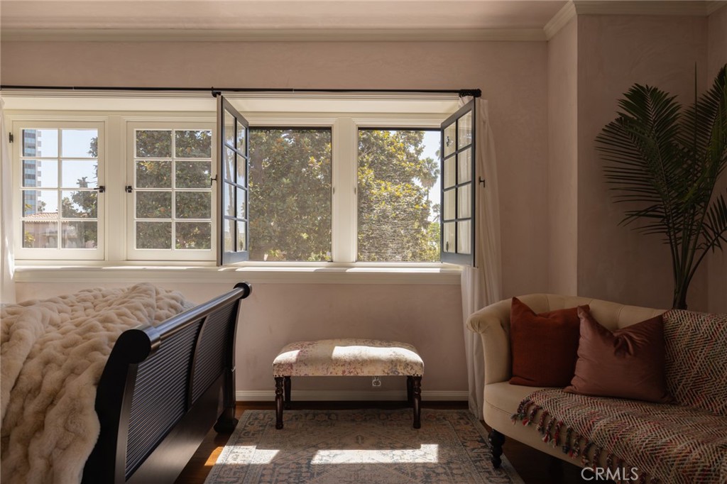 100 Temple Avenue Long Beach, CA 90803 - Photo 33 of 57 a living room with furniture and a window