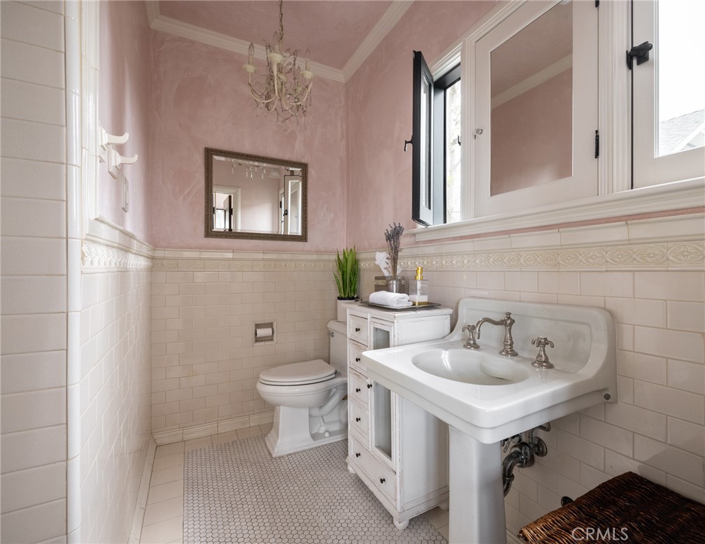 100 Temple Avenue Long Beach, CA 90803 - Photo 34 of 57 a bathroom with a sink and a toilet