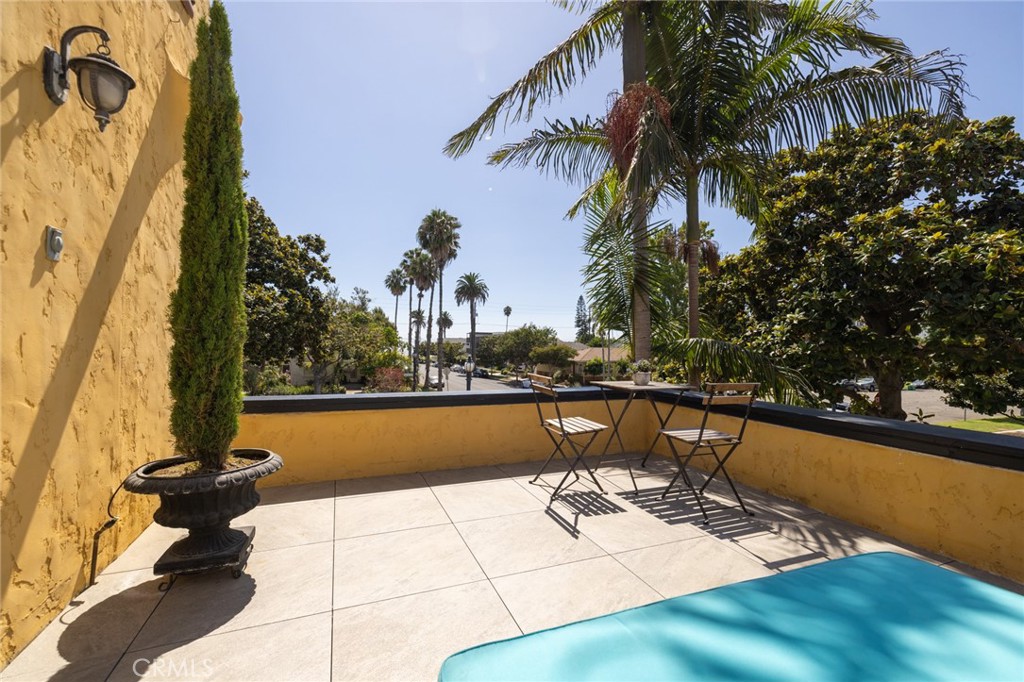 100 Temple Avenue Long Beach, CA 90803 - Photo 35 of 57 a view of swimming pool with a table and chair