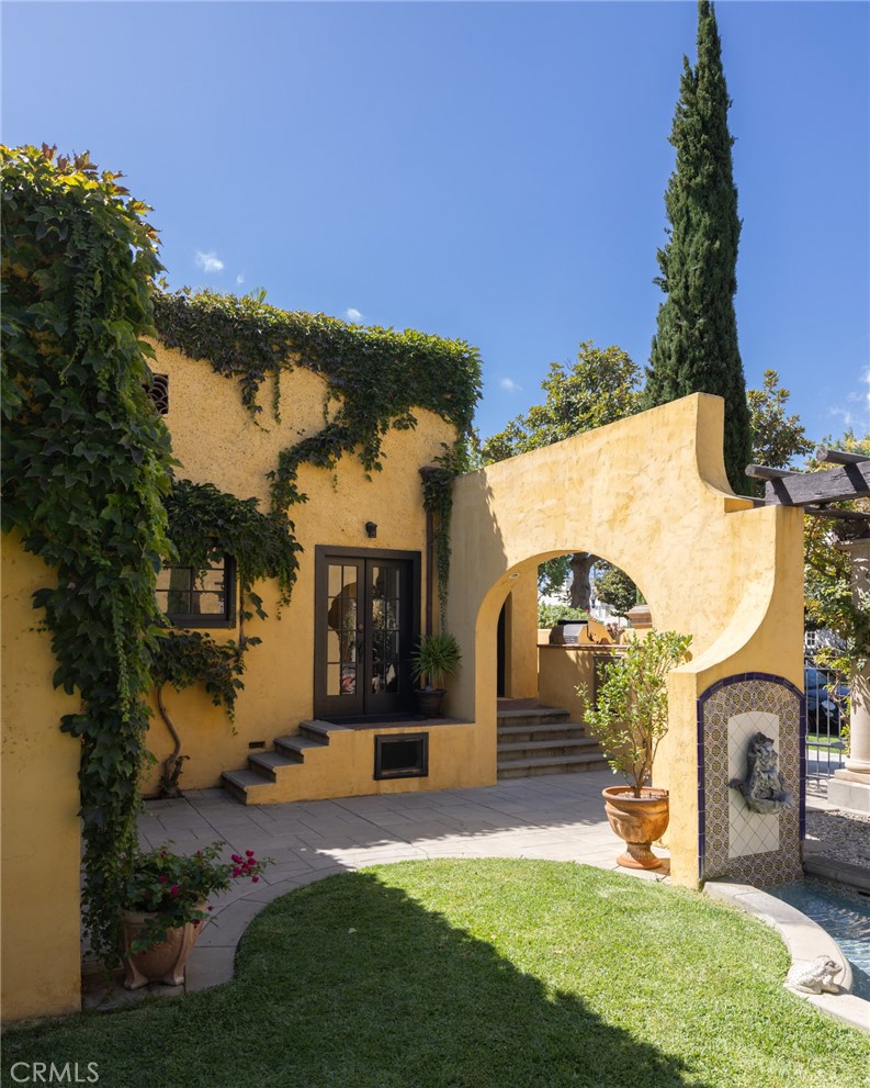 100 Temple Avenue Long Beach, CA 90803 - Photo 38 of 57 a view of a house with outdoor space