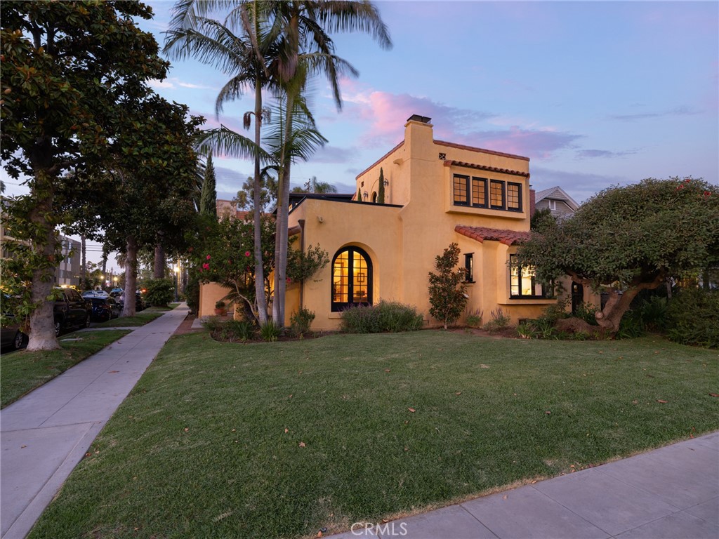 100 Temple Avenue Long Beach, CA 90803 - Photo 4 of 57 a front view of a house with garden