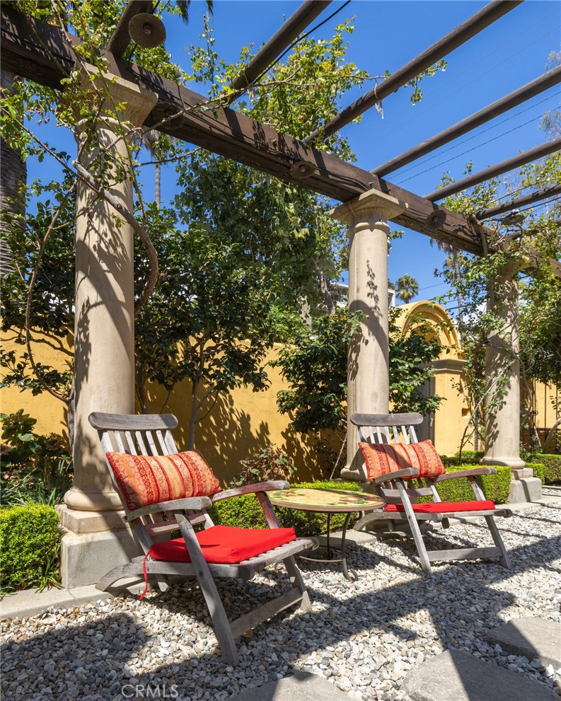 100 Temple Avenue Long Beach, CA 90803 - Photo 42 of 57 a view of outdoor space with garden and patio