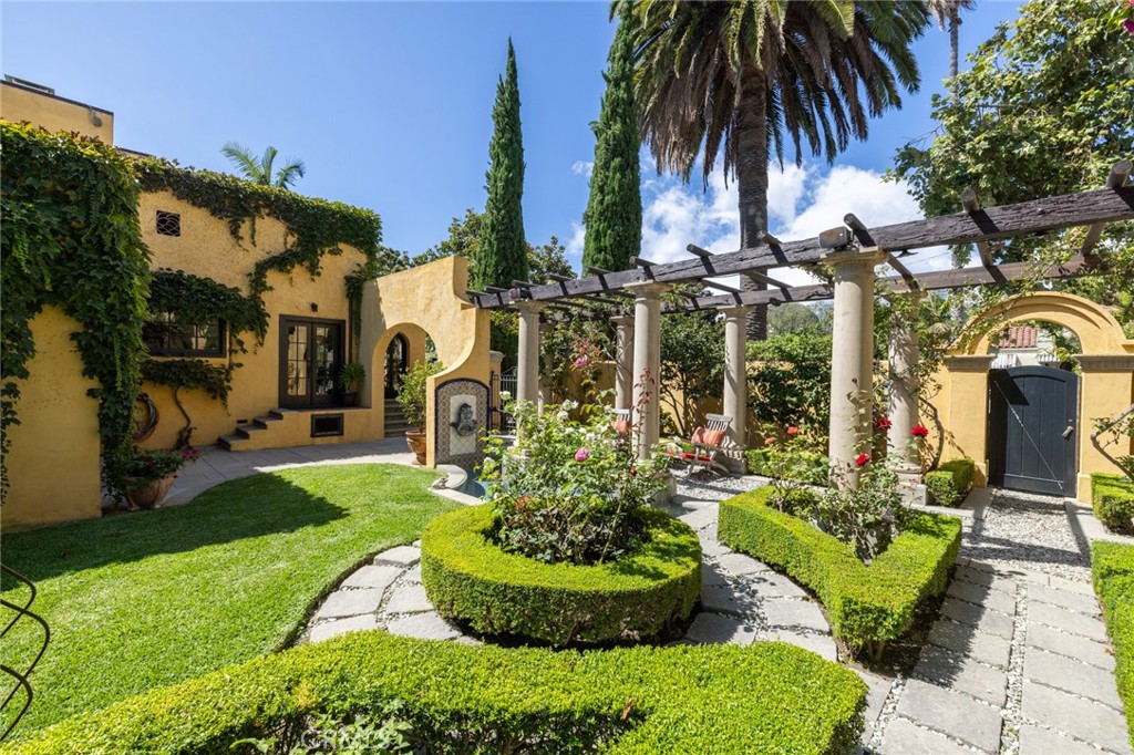 100 Temple Avenue Long Beach, CA 90803 - Photo 46 of 57 a front view of a house with garden
