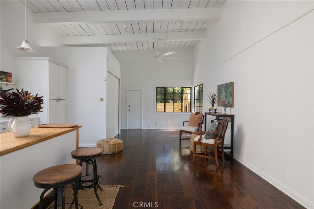 100 Temple Avenue Long Beach, CA 90803 - Photo 51 of 57 a living room with furniture and a potted plant