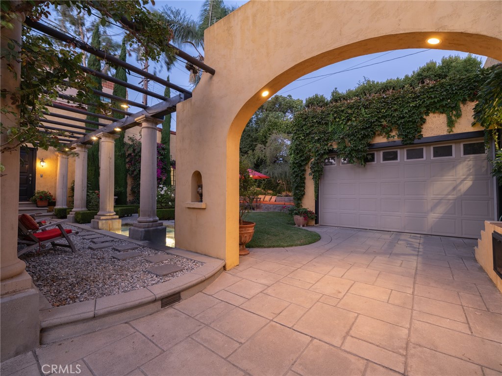 100 Temple Avenue Long Beach, CA 90803 - Photo 56 of 57 a view of a porch