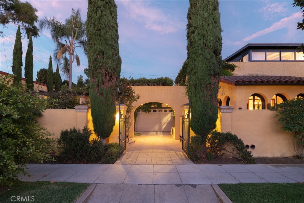 100 Temple Avenue Long Beach, CA 90803 - Photo 57 of 57 a view of a street with a building in the background