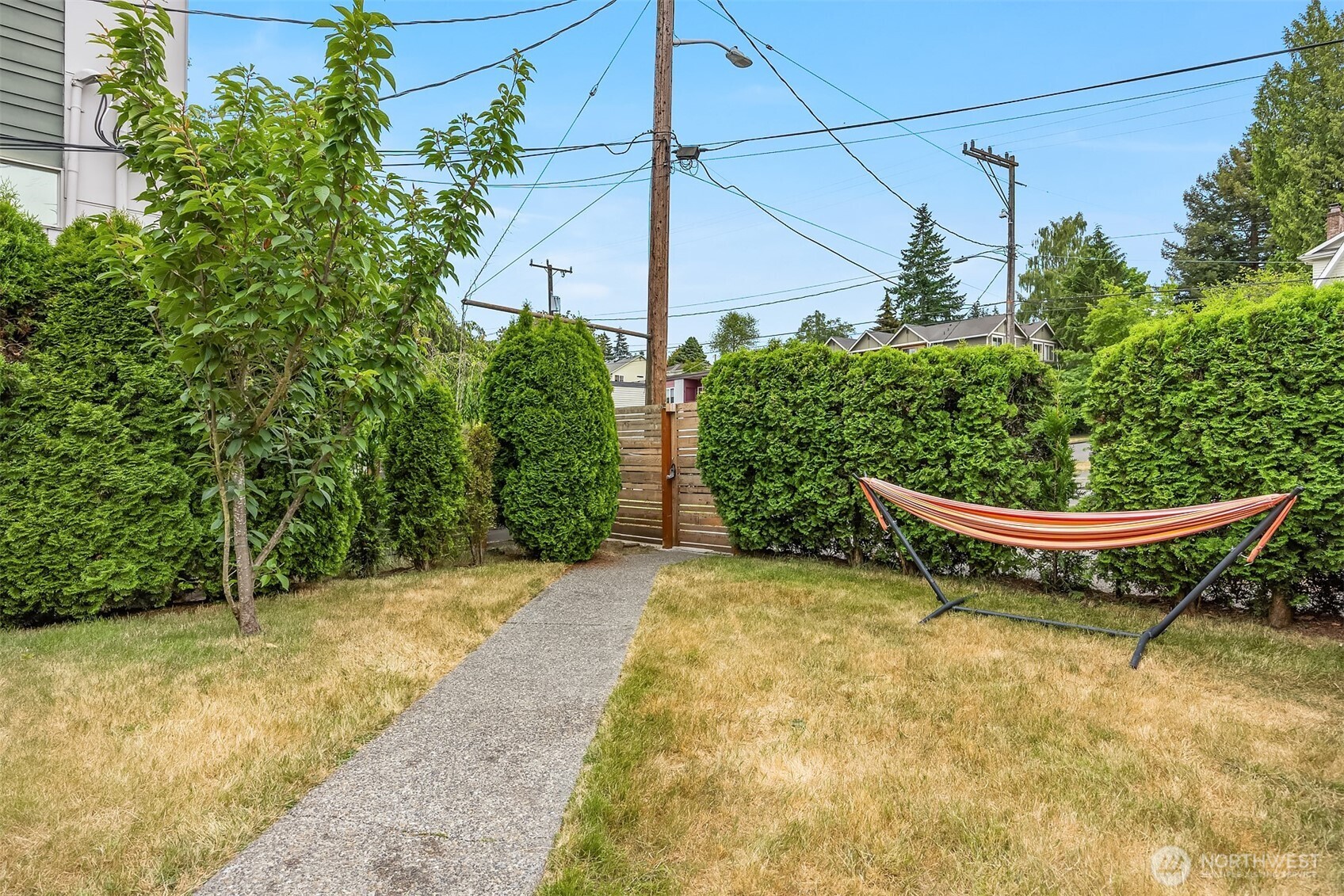 3300 B West Government Way Seattle, WA 98199 - Photo 20 of 23