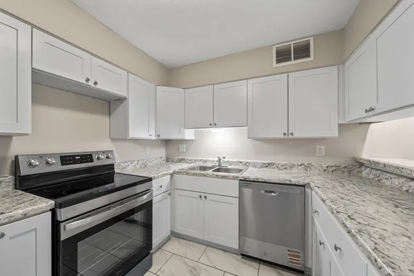 $264,900 | 2060 Romford Lane, Unit 2060, Memphis, TN 38119