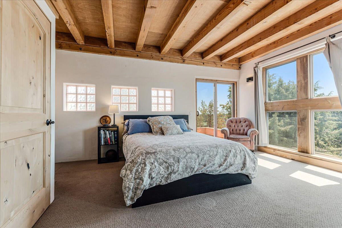 65580 Sisemore Road Bend, OR 97703 - Photo 28 of 67 Bedroom 2