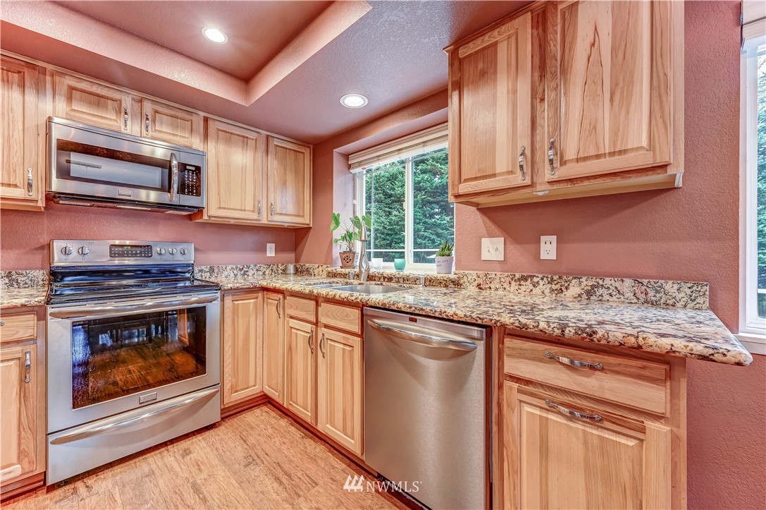 421 164th Place Southeast Bothell, WA 98012 - Photo 7 of 36