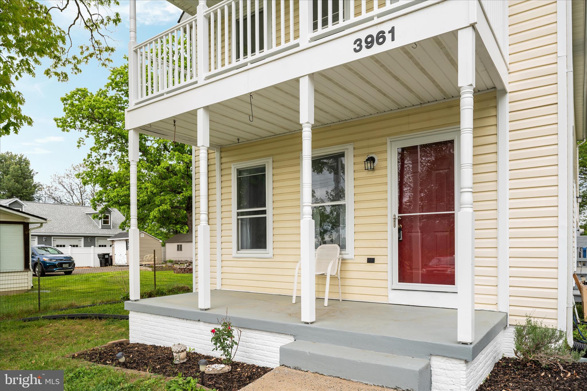 3961 Rectortown Road Marshall, VA 20115 - Photo 28 of 35 a front view of a house with a garden