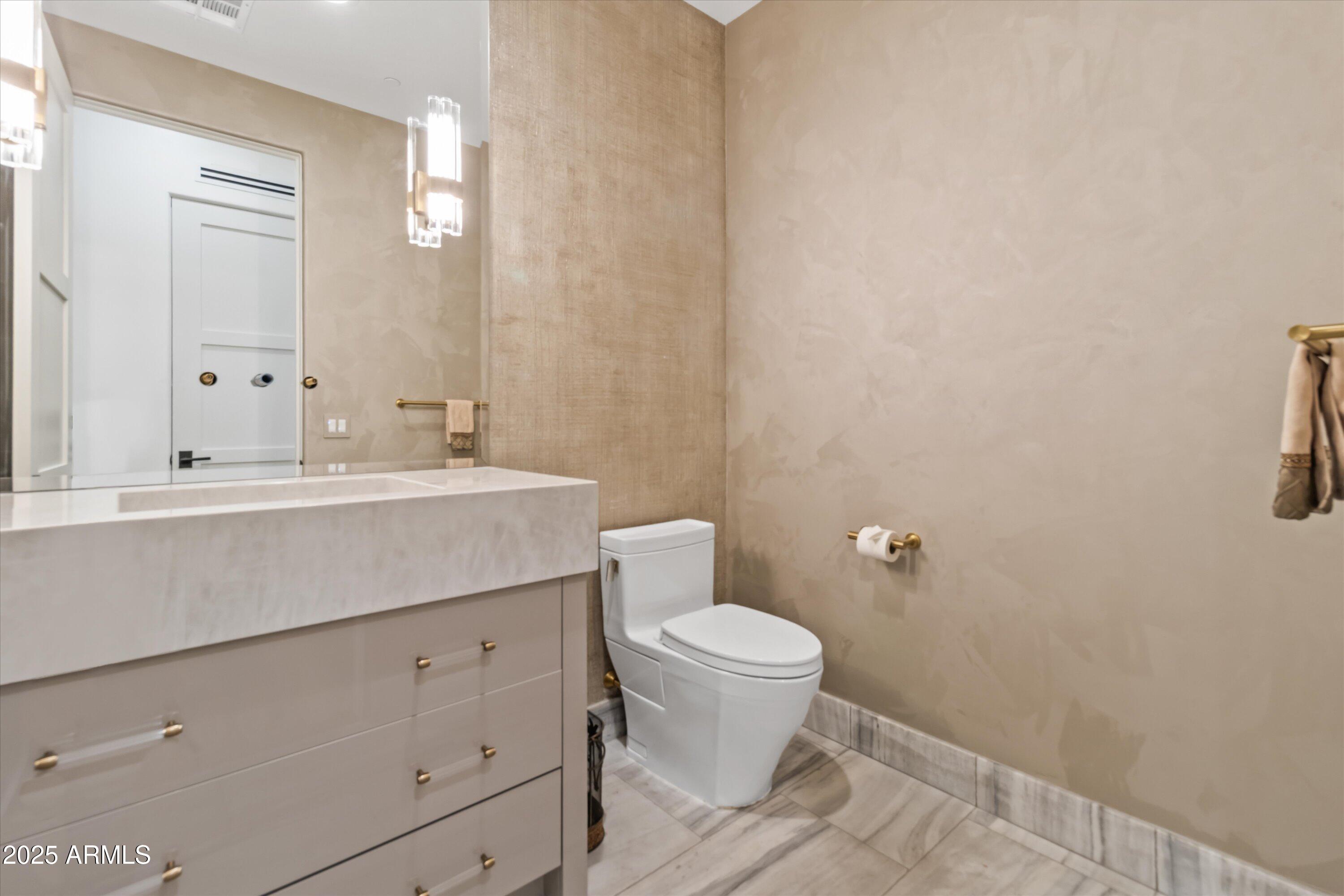 2 Biltmore Estates Drive, Unit 313 Phoenix, AZ 85016 - Photo 51 of 93 10-IMG_3944