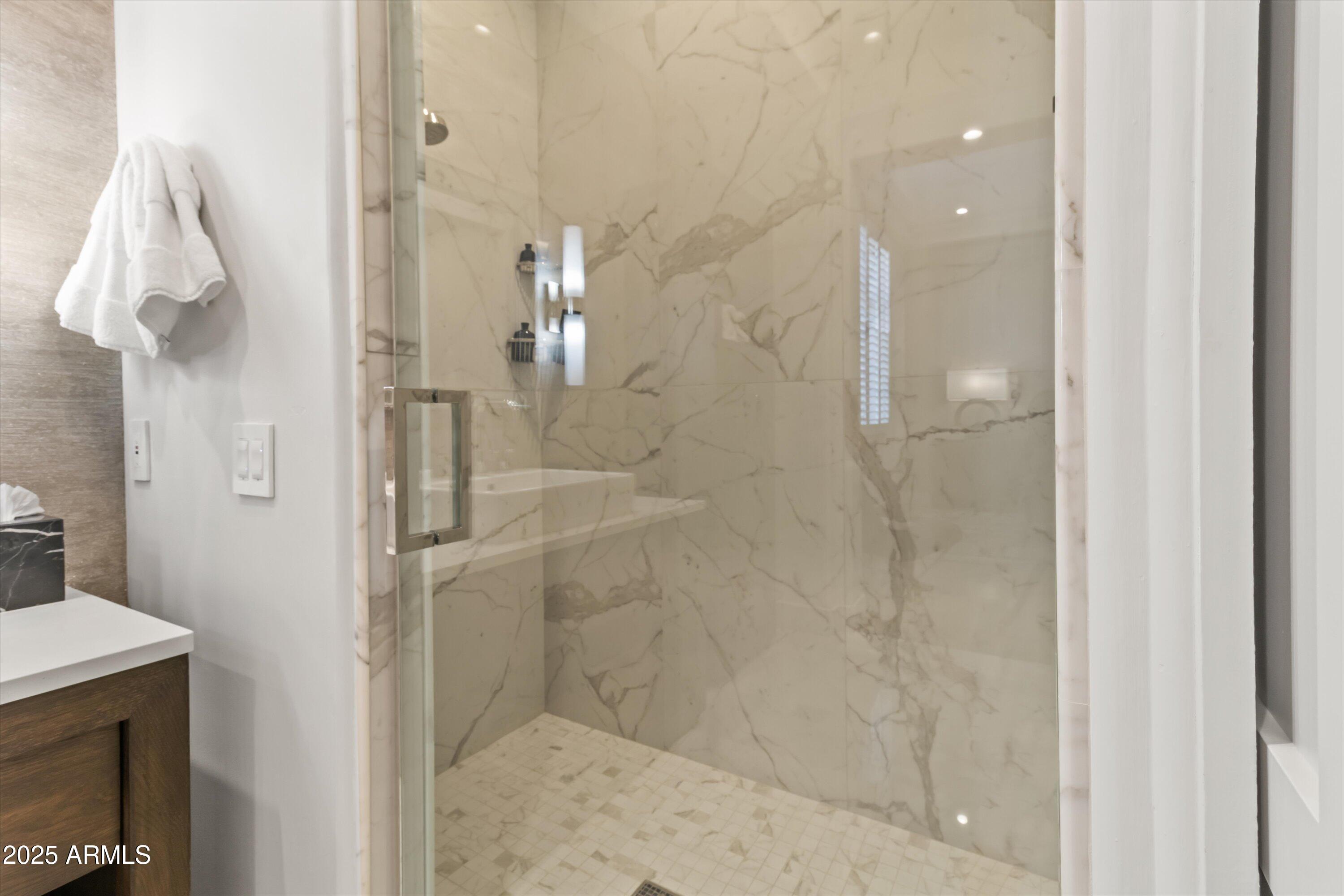 2 Biltmore Estates Drive, Unit 313 Phoenix, AZ 85016 - Photo 55 of 93 Guest Bathroom 2