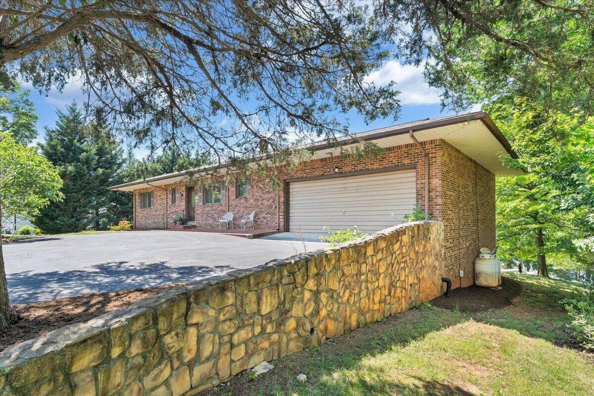 159 Windmere Trail Moneta, VA 24121 - Photo 62 of 88 Front