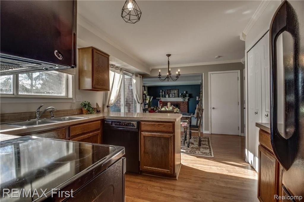 645 Baker Street Rochester Hills, MI 48307 - Photo 10 of 39
