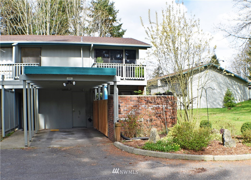 2010 Southeast 16th Court Renton, WA 98055 - Photo 2 of 20 Gallery Image 2